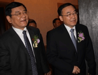國(guó)家質(zhì)檢總局副局長(zhǎng)劉平均，河南省副省長(zhǎng)徐濟(jì)超進(jìn)入會(huì)場(chǎng)